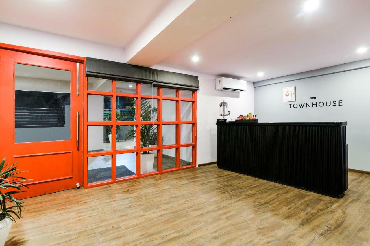 Oyo Townhouse 086 Pankha Road Hotel New Delhi Exterior foto